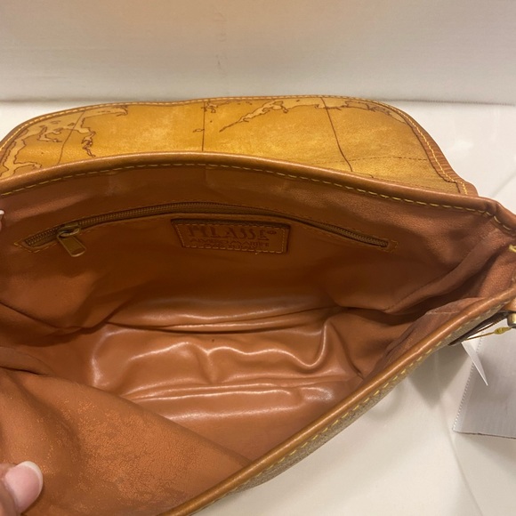 Prima Classe Alviero Martini Crossbody bag . Luxury made in Italy Map - Picture 8 of 16